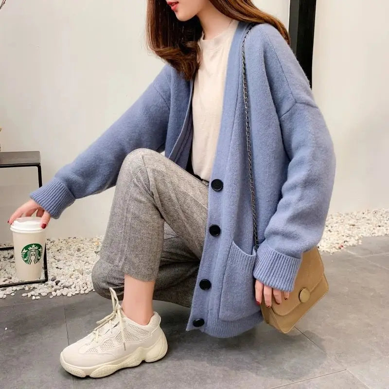 Elegant Women's Cardigan - Chic and Cozy Knitted Outwear with Pockets