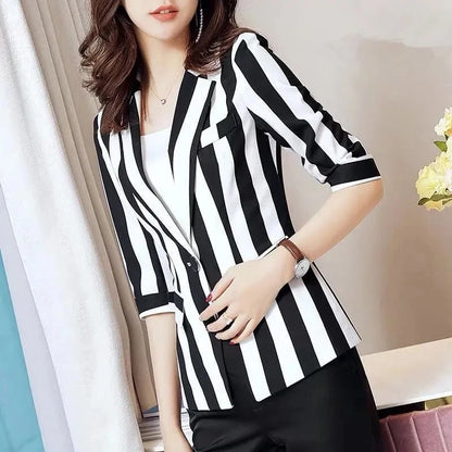 Chic Striped Small Suit Jacket for Women - Slim Waist, Fashion-Forward Short Top Blazer for Spring & Autumn