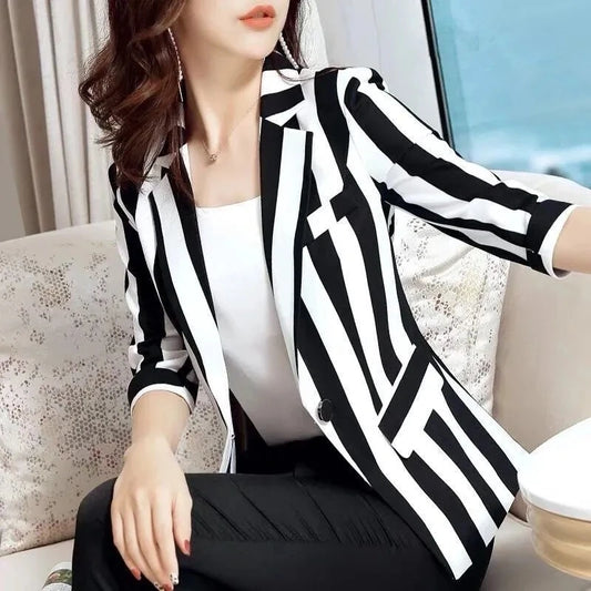 Chic Striped Small Suit Jacket for Women - Slim Waist, Fashion-Forward Short Top Blazer for Spring & Autumn